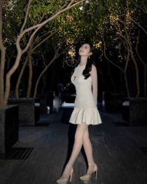 Crystal Fung Instagram - All white是我的舒適區
在靜謐和純粹之中找到歸屬
🤍

Makeup : @muahanna 
Hair : @jayxhair @hola.hair.pets 
Dress & Accessories : @sandroparis @purplepr
Heels : @jimmychoo 
Styled by @pelilam 
📸 : @ed.win_0418