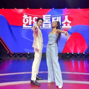 Crystal Kay Instagram - 日米韓の架け橋になりたいと言ってきてたので、まさに、架け橋の番組ハニルトップテンに出させてもらえてとても嬉しかったです✨日本語韓国語英語で歌わせていただきましたが、ほんとにアットホームで暖かい楽しい時間でした😌정말 고마워요 😄 너무 즐거운 시간이었습니다 😆86년 진구 야 @teejson 😌

ギャルピース教えたよw😂
