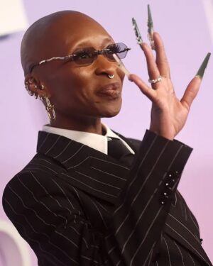 Cynthia Erivo Instagram - “Call me daddy 😏”
Thank you @naacpimageawards @naacp 
🕊️