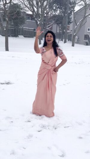 Cynthia Vinolin Instagram - Ranu Ranu 😝🤩

Pov: 
In a snow Strom 🙈😅 single take..Kindly Adjust 😝

#cynthiavinolin #dancewithcynthia #canada🇨🇦 #toronto #love #peace #happiness #chennai #dancereels