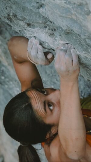 Daila Ojeda Instagram - It’s International Women’s Day! 🔥On this occasion, we would like to address you both boys and girls 🔥!!! Do you know someone who would actually like to take a small step out of their comfort zone, but hasn’t been able to take the plunge yet? Or struggles with themselves, doesn’t feel strong enough, or needs empowerment?! 
Then send them this video and take the courage now! We are here to accompany you on your journey! 
Together we can move mountains 🔥 VENGA muchachos!
(Location: Saint Léger du Ventoux 
Date: 1st - 8th of November 2025) ➡️ sign here: https://wa.link/2ox4h1
.
.
#climblikeawoman 
.
#scarpa #blackdiamond
#climbing #climbgirl #climbon #rockclimbing #climbinglife #climbing_pictures_of_instagram #climbing_is_my_passion