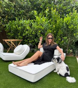 Daisy Fuentes Instagram - 🌿✨ Beautiful Spaces Bring Me Joy ✨🌿

There’s something magical about beautiful spaces that lifts my spirits. One of my favorite things is a pretty patio.  A well-designed outdoor area sets the stage for memorable moments.  Yesterday as I mingled with friends over delicious food and laughter, I felt a sense of gratitude. There’s something so special about sharing meals in a beautiful setting—it fosters connection and creates lasting memories.

Many thanks to the Milian’s 🥰Here’s to more weekends filled with beautiful spaces, shared meals, and joyful moments with friends! 🥂💚 What are some of your favorite spaces in your home? 🏡