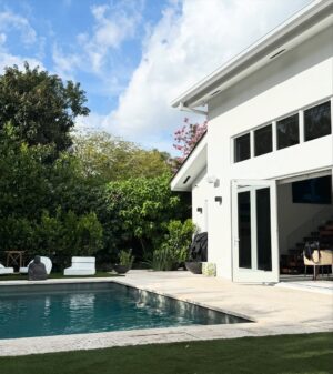 Daisy Fuentes Instagram - 🌿✨ Beautiful Spaces Bring Me Joy ✨🌿

There’s something magical about beautiful spaces that lifts my spirits. One of my favorite things is a pretty patio.  A well-designed outdoor area sets the stage for memorable moments.  Yesterday as I mingled with friends over delicious food and laughter, I felt a sense of gratitude. There’s something so special about sharing meals in a beautiful setting—it fosters connection and creates lasting memories.

Many thanks to the Milian’s 🥰Here’s to more weekends filled with beautiful spaces, shared meals, and joyful moments with friends! 🥂💚 What are some of your favorite spaces in your home? 🏡