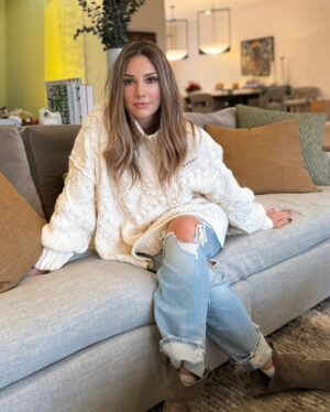 Daisy Fuentes Instagram - The Timeless Appeal of Jeans and a Sweater: 
This classic combination has stood the test of time, and for good reason. It’s not just about looking good; it’s about feeling comfortable, confident, and effortlessly chic.
For me, fashion is about feeling good in what you wear. There’s a certain confidence that comes with simplicity.