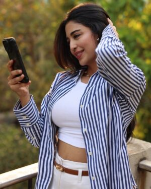 Daksha Nagarkar Instagram - Caption this