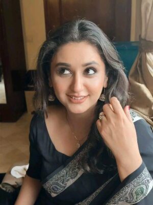 Dania Enwer Instagram - 🖤🌌🖤
Makeup and styling @astelbhatti 
Sari : @mainkhudaar