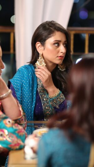 Dania Enwer Instagram - My love for jhumkas goes along with a lot of care
.
.
.
.
.
.
#jhumka #daniaenwer #latamangeshkarsongs #instareels #pakireels #pakicelebs #diy #jewellery #