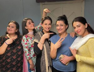 Dania Enwer Instagram - The girls gang of new project coming soon on @arydigital.tv
Missing @janice_tessa