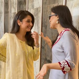 Dania Enwer Instagram - Proof... Hum bohat sari baatein karte Hain!!! And she is such a sweetheart ❤️❤️ God bless her I am loving her as Dadi in #chaudhryandsons