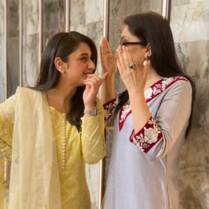 Dania Enwer Instagram - Proof... Hum bohat sari baatein karte Hain!!! And she is such a sweetheart ❤️❤️ God bless her I am loving her as Dadi in #chaudhryandsons