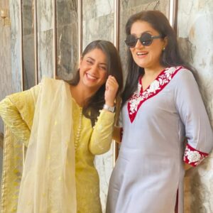 Dania Enwer Instagram - Proof... Hum bohat sari baatein karte Hain!!! And she is such a sweetheart ❤️❤️ God bless her I am loving her as Dadi in #chaudhryandsons