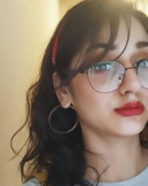 Dania Enwer Instagram - I see red 💋
A gun to your head
Now all I see is red, red, red🏮🎀🍎🌶️❤️🖍️🔴⛑️