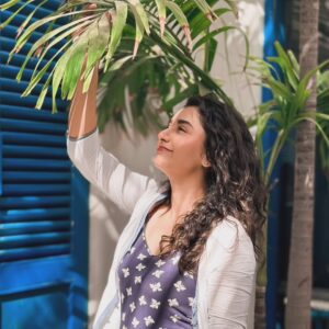 Dania Enwer Instagram - I haven't been replying cuz I am busy keeping hydrated!🍹
.
.
.
.
.
Coordinated by @aun.mm
#daniaenwer #summer #summerdrinks #pakistani #sharbat