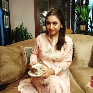 Dania Enwer Instagram - Hello Best-tea!!!
.
.
.
.
.
Project: Ehsaan Faramosh
Wardrobe: @stylewise_international 
Nails: @nailed_itbyzee 
Stylist: @iunzilashahid 

#chai #daniaenwer #ary #ehsaanfaramosh #pakistanidramas