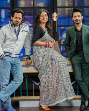 Dania Enwer Instagram - Meet Baby and Inkesar from ADAWAT on The Night Show with Ayaz Samo kyunke yahan har pal pal pal Beautifooooooooooool 😎😎😎