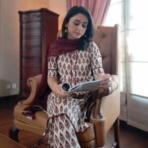 Dania Enwer Instagram - Life on set 
.
.
.
.
Hair and make up by my favourite @theamreenarbab 
@7thskyentertainment @harpalgeotv