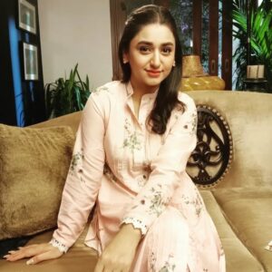 Dania Enwer Instagram - Hello Best-tea!!!
.
.
.
.
.
Project: Ehsaan Faramosh
Wardrobe: @stylewise_international 
Nails: @nailed_itbyzee 
Stylist: @iunzilashahid 

#chai #daniaenwer #ary #ehsaanfaramosh #pakistanidramas