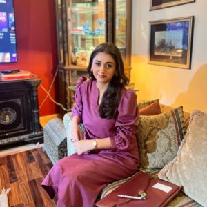 Dania Enwer Instagram - Another day another look
.
.
.
.
.
From drama Ehsaan Faramosh
Alia's wardrobe: @wearferns
Nails: @nailed_itbyzee 
Make-up: @masuma_mohsin_makeup_artist 
Stylist: @iunzilashahid