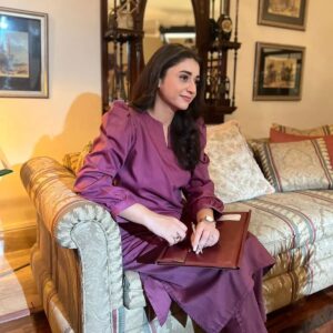 Dania Enwer Instagram - Another day another look
.
.
.
.
.
From drama Ehsaan Faramosh
Alia's wardrobe: @wearferns
Nails: @nailed_itbyzee 
Make-up: @masuma_mohsin_makeup_artist 
Stylist: @iunzilashahid