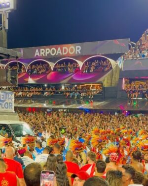 Daniela Boaventura Instagram - Ah o carnaval! ❤️ 
Amanhã tem desfile das campeãs. Infelizmente sem o Salgueiro que fez por merecer o retorno à avenida sem dúvida alguma! Maaaaaaaas o show tem que continuar e o @camaroteexplodecoracao vai estar de pé e esperando por você.