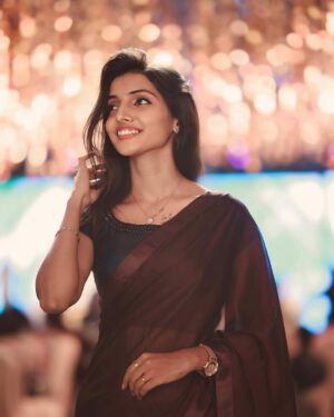 Deepika Damu Instagram - Why a saree?’ they asked
Because elegance doesn’t need an explanation✨
Swipe through to catch a glimpse of mine! 💫

📸: @iswarya_photos ❤️✨

#kanaakaanumkaalangal #vijaytelevision #disneyplushotstartamil #deepikainkanaakaanumkaalangal #deepuuinkanaaasharitha #deepuuharitha #deepuuharithakanaa  #harithatomboy #deepuutomboy #deepuuharithatomboy #deepuureels #deepuuofficial #reels #deepuuinsaree #ᴛʀᴇɴᴅɪɴɢʀᴇᴇʟs #dancevideo #jodiareuready #jodiareuready💃🕺 #deepikadamu #deepikajodi