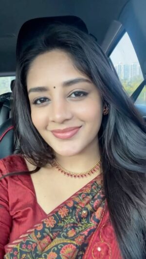 Deepshikha U Instagram - How is the saree looks on me?! ❤️‍🔥

#saree #sareelove #fashion #traditional #indianwear #ethnicwear #sarees #sareefashion #sareestyle #silksarees