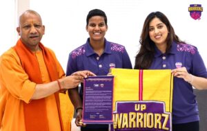 Deepti Sharma Instagram - A proud moment for the UP Warriorz 💛💜

Honorable Chief Minister of Uttar Pradesh, 𝐘𝐨𝐠𝐢 𝐀𝐝𝐢𝐭𝐲𝐚𝐧𝐚𝐭𝐡 𝐉𝐢 se milkar, owner 𝐉𝐢𝐧𝐢𝐬𝐡𝐚 𝐒𝐡𝐚𝐫𝐦𝐚 aur Captain 𝐃𝐞𝐞𝐩𝐭𝐢 𝐒𝐡𝐚𝐫𝐦𝐚 ne unhe Lucknow ke home matches mein aane ka nimantran diya. 😁

Humare Mukhyamantri ji ne team ko shubhkaamnayein di aur protsahan diya ki Warriorz Ekana mein historic performances de 🏟️🔥

𝟑𝐫𝐝 𝐌𝐚𝐫𝐜𝐡 🆚 Gujarat Giants
𝟔𝐭𝐡 𝐌𝐚𝐫𝐜𝐡 🆚 Mumbai Indians 
𝟖𝐭𝐡 𝐌𝐚𝐫𝐜𝐡 🆚 Royal Challengers Bengaluru

𝙇𝙪𝙘𝙠𝙣𝙤𝙬, 𝙩𝙖𝙞𝙮𝙖𝙖𝙧 𝙝𝙤 𝙟𝙖𝙤! 𝙎𝙩𝙖𝙙𝙞𝙪𝙢 𝙢𝙚𝙞𝙣 𝙢𝙞𝙡𝙩𝙚 𝙝𝙖𝙞𝙣 ⚡ 

#UPWarriorz #ChangeTheGame #UttarDega #TATAWPL