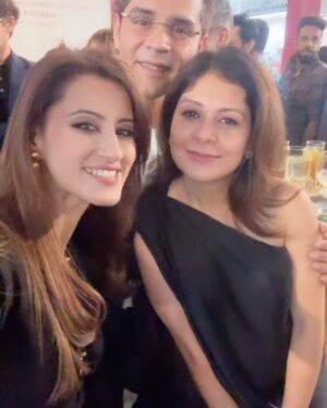 Deiya Sindhi Instagram - Day 1 of the @llwindia Ajio Luxe Weekend unfolded in the most refined way. @purefacets  @suzkr , showcased exquisite jewellery that captured the essence of sophistication, while a chance encounter with @imeshadeol added a touch of charm to the experience✨ 
@tudorwatch @timeavenueindia ‘s impeccable craftsmanship in watches, presented by @rizwanbachav was a masterclass in luxury⌚ 
The @tyaanijewellery fashion show redefined elegance, blending timeless tradition with bold innovation on the ramp💍✨ 
The evening culminated with @kunalrawalofficial ‘s after-party, an unforgettable celebration of style and energy, marking the perfect end to an extraordinary day🥰✨

#ajioluxeweekend #invited #purefacets #tudors #event #tyaanijewellery