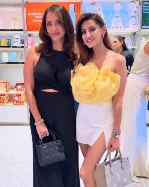 Deiya Sindhi Instagram - Celebrating the grand launch of @tirabeauty at @phoenixpalladium —your one-stop destination for all things beauty and luxe! 💄✨ From iconic skincare and makeup to luxury fragrances, this store is a dream for every beauty lover. Hosted by the loveliest @monaj75 , the night was all things glam, and of course, always a pleasure catching up with the Bollywood Wives and the prettiest @kiaraaliaadvani ! 💎✨ 

#TiraBeauty #BeautyLuxe #PhoenixPalladium #GlowWithTira #LuxuryBeauty