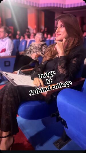 Deiya Sindhi Instagram - Thrilled and honored to have judged the cultural fest at the Jai Hind College. It was a privilege to witness talented students from various colleges showcasing their creativity. Judging the Hojamalo event, a Sindhi festival, was particularly special for me as a proud Sindhi. Grateful for this incredible opportunity and for celebrating culture through fashion!

Venue- @jaihindcollegeofficial