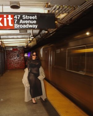 Denise Bidot Instagram - Hi it’s me again. 😎🖤

New pics by @shannonlaurine 📸