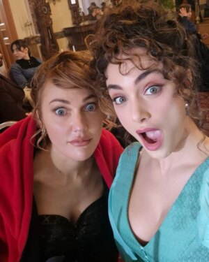 Denise Capezza Instagram - 7.Bölümde neler olacağını öğrenince biz! 
Bu akşam! @nowtvturkiye
#şakirpaşaailesi 
@sakirpasaailesi_