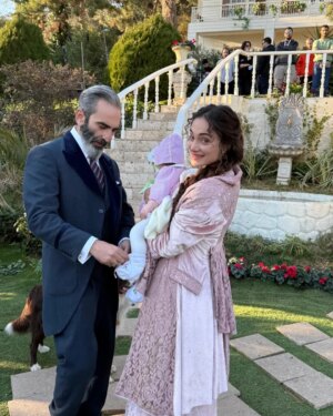 Denise Capezza Instagram - 7.Bölümde neler olacağını öğrenince biz! 
Bu akşam! @nowtvturkiye
#şakirpaşaailesi 
@sakirpasaailesi_