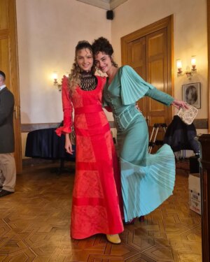 Denise Capezza Instagram - 7.Bölümde neler olacağını öğrenince biz! 
Bu akşam! @nowtvturkiye
#şakirpaşaailesi 
@sakirpasaailesi_