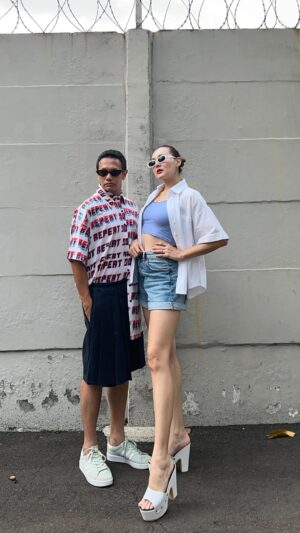 Dewi Rezer Instagram - The joy of dressing is an art ✨
