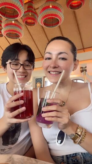 Dewi Rezer Instagram - Makan siang di @monsieurspoon Riviera di Aloha Pik 2 yang baru buka bareng keluarga, cobain menu baru nya mereka enak-enak degh uh lalaa I’ll definitely come back again , thank you @monsieurspoon ❤️✨