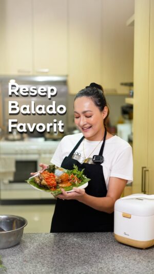 Dewi Rezer Instagram - Resep Buntut Balado Favorit with Chef @frwahyu 😍

Bahan Buntut Balado:
30gr Bawang Putih	
60gr Bawang Merah	
20gr Kemiri	
3gr  Daun Jeruk	
45gr Sereh	
1gr  Kapulaga	
1gr  Cengkeh	
5gr  Bunga Pekak	
40gr Garam	
25gr Ketumbar	
20gr Kayu Manis	
10gr Lada Putih	
20gr MSG	
3000gr Air	
2000gr Buntut Sapi	

Bahan Bumbu Balado:
50gr Bawang Putih	
200gr Bawang Merah	
500gr Cabe Merah Besar	
3gr  Daun Jeruk	
250gr Minyak goreng	
Garam	
Gula	
Lada Putih	
Chicken Powder	
Cuka Dixi	

Cara buat:
1. Masukan semua bahan buntut balado ke dalam pressure cooker, masak hingga 1 jam 
2. Sambil menunggu, siapkan satu pan untuk memasak balado 
3. Chop beberapa bahan sesuai dengan keterangan disamping bahan baku 
4. Masak semua bahan baku hingga tercampur rata dan tidak berbau langu 
5. Siapkan buntut yang sudah di masak dan keringkan 
6. Sautee buntut dan masak di minyak sedang, sautee hingga sedikit browning dengan bantuan torch 
7. Sajikan buntut yang sudah dimasak dengan disiramkan balado diatas nya. 
8. Siap disajikan 

#oxone #oxoneonline #Homemadewithoxone #Homemadewithlove #stayhomewithoxone #oxonelovers #beachefforyourhome #PressureCooker #Presto #OX1060F