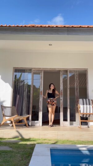 Dewi Rezer Instagram - Instagram told me to make reels… ya udh gt aja 🤣🤣🤣