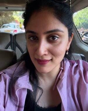 Dhanya Balakrishna Instagram - Vibe check in black! 🎵🎧 #weekend