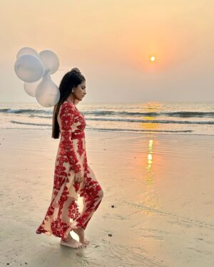 Diljott Instagram - Birthday 2024 by the Beach ♥️🏖️
Surrounded by love, positivity, inner peace and gratefulness💕💖Thank you to my dear family, friends and all of you for making it all the more special and memorable💖💕