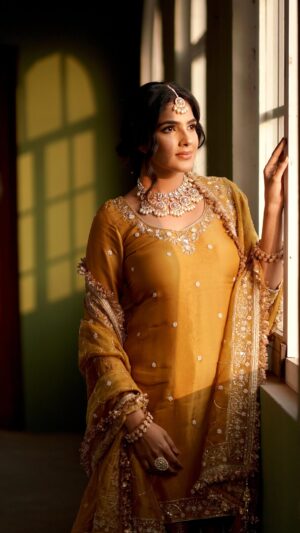 Diljott Instagram - ❤️🌹Eh taan HEER ae❤️🌹

.
Video: @capturing_master
Outfit: @balbirstore
@balbirstoreunstich
Location: @hlvfilmcity
Jewels: @jazbaatjewels
HMUA: @kamalbuttar_makeup_artist