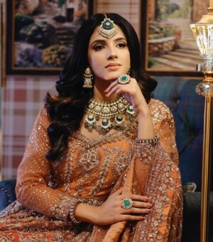 Diljott Instagram - ♥️🕊️Mohabbat🕊️♥️

.
Jewels: @manimuktaajewels
Clicks: @shamsherslens
Outfit: @kulwinder_nagra
Makeup: @themakeupbox_byginnie
Hair: @hairartistmika