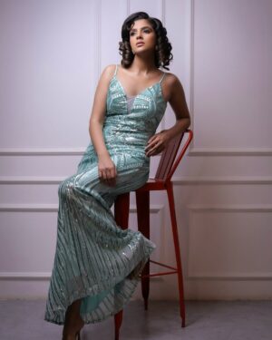 Diljott Instagram - Isn’t she Lovely…♥️🎶

.
Outfit: @chicwish
Clicks: @krsna_captures
HMUA: @hairmakeupbypriyanka 
Studio: @overthemoonartstudio
Jewels: @jazbaatjewels