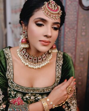 Diljott Instagram - ✨2👸🏻25 ✨

.
Jewels: @manimuktaajewels
Outfit: @kulwinder_nagra
Clicks: @shamsherslens
Makeup: @themakeupbox_byginnie
Hair: @hairartistmika