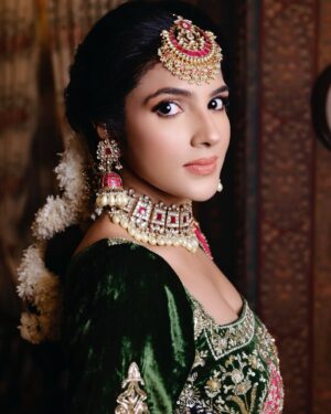 Diljott Instagram - ✨2👸🏻25 ✨

.
Jewels: @manimuktaajewels
Outfit: @kulwinder_nagra
Clicks: @shamsherslens
Makeup: @themakeupbox_byginnie
Hair: @hairartistmika