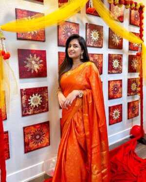 Dimple Harika Instagram - Channeling my inner Telugu ammayi 🪷🧡✨

.
.
.

.
[ Telugu ammayi , Telugu girl , orange saree , traditional moment , saree style , saree , South Indian , Fyp ] 

#teluguammayi #telugu #saree #sareestyle #orangesaree #traditional #feels #austininfluencer #hyderabadinfluencer