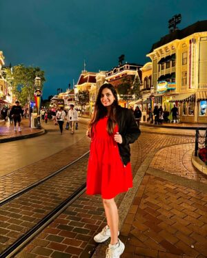 Dimple Harika Instagram - Nothing more magical than this ❤️🧚‍♀️🪄✨

#happiestplaceonearth #disney #disneyland #magical #disneycastle #disneyparks #bucketlist