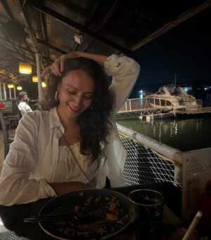 Dipannita Sharma Instagram - Of happy days and evenings by the sea … of tan lines,good food & good people ♥️

#memories #reminisce #lovelypeople #goa #fulfillingtrip