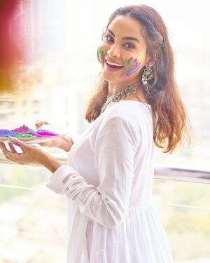 Dissha Pardeshi Instagram - Happy Holi 🌈
