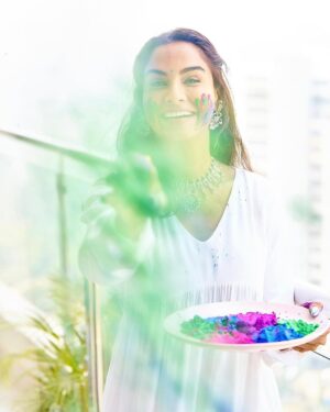 Dissha Pardeshi Instagram - Happy Holi 🌈